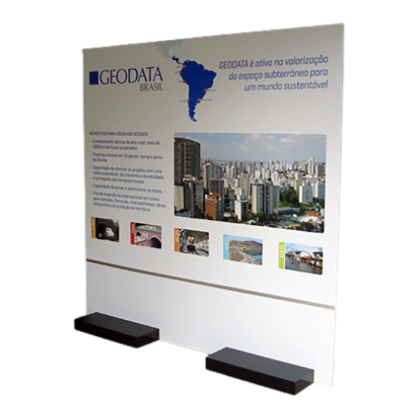 TOTEM-DE-MDF-ADESIVADO-1600×1600-5